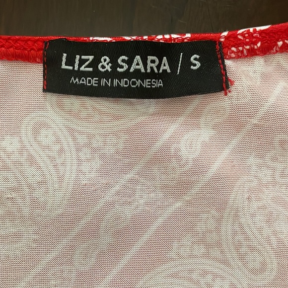 i’m selling this red and white silky dress. - Picture 2 of 2